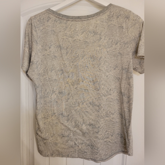 Grey Nike tshirt with cute pattern size Large - Picture 2 of 4